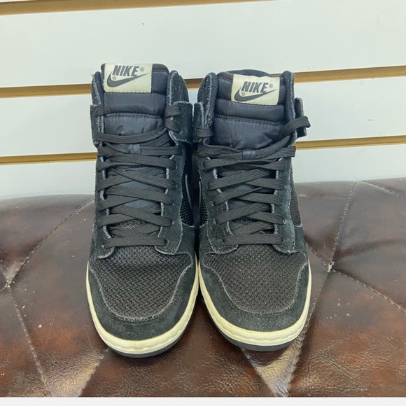 Size 5.5 - Nike Dunk Sky High Essential Black - Picture 3 of 7